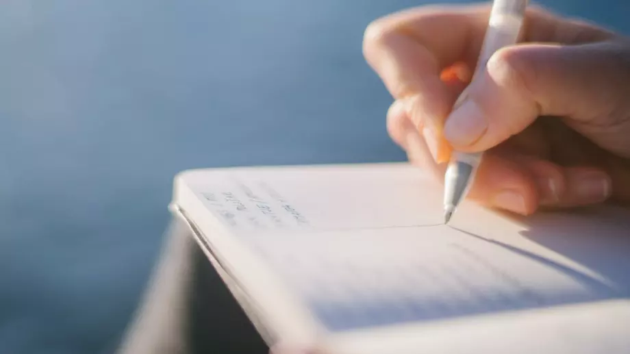 Украса или окраса - как се пише правилно?