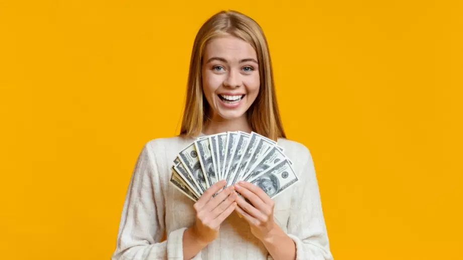 Тези зодии няма да знаят какво да правят с парите през 2024