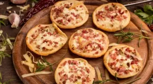 Печени крекери с бекон и пармезан