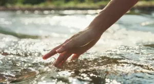 Много мъдра притча за кристалната чаша и златния кладенец