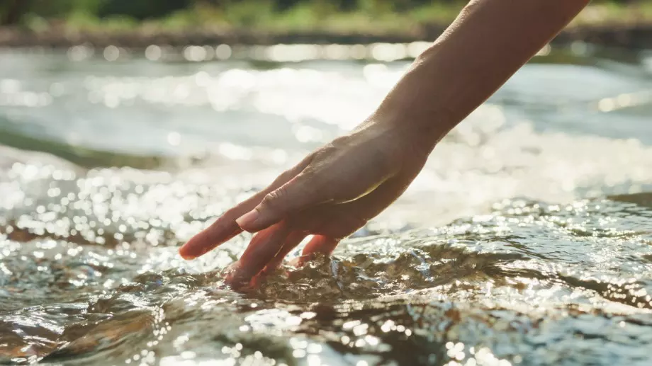 Много мъдра притча за кристалната чаша и златния кладенец