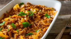 Зимно изкушение: Яхния със зеле и кайма