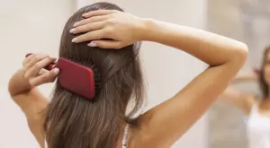 Ако това ви се случва, докато разресвате косата си, може да имате чернодробен проблем