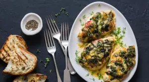 Сочни пилешки гърди с крема сирене, песто и пармезан на Air fryer