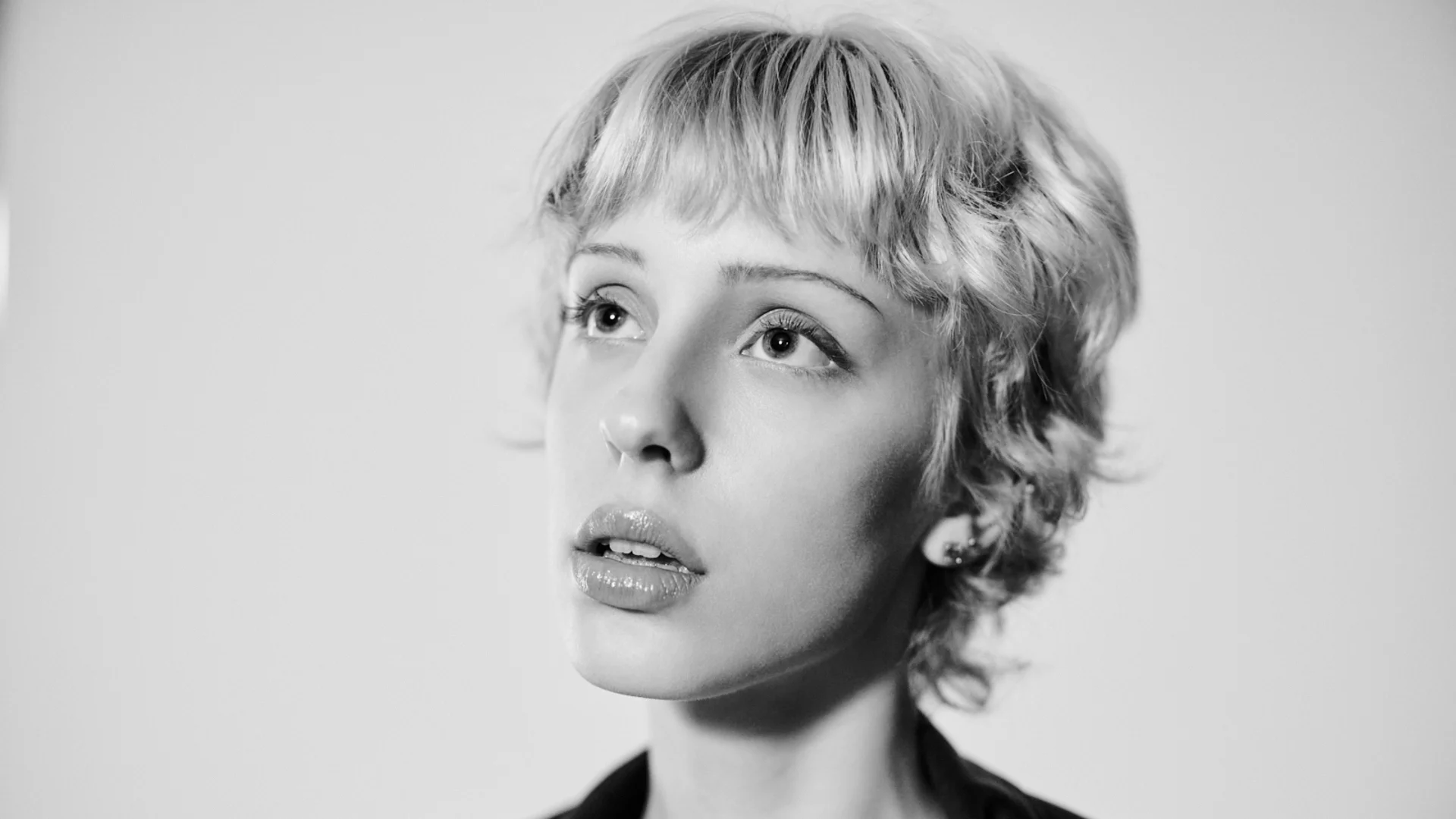 Ангелина Сапаревска - Анджели: Най-голямата ми мечта е някой ден да запълня стадион с хора, които харесват музиката ми