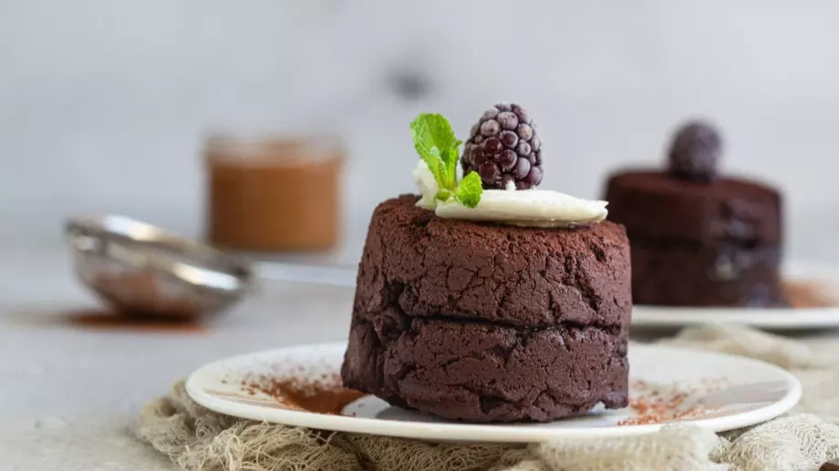 Неустоим зимен десерт, приготвен на микровълнова печка