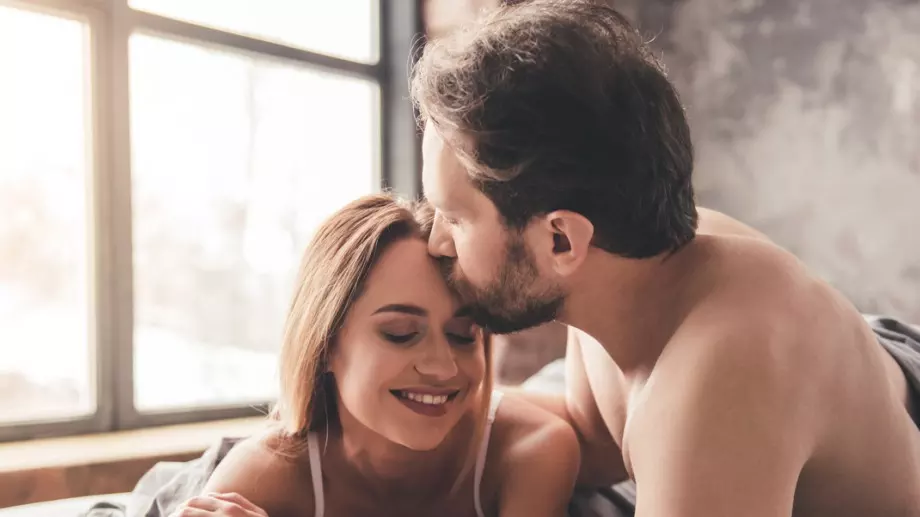 Женски виц за 4 февруари 2024: Една жена скрила любовника си в гардероба