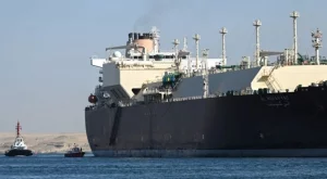 Японските корабни компании преустановяват плаванията в Червено море 