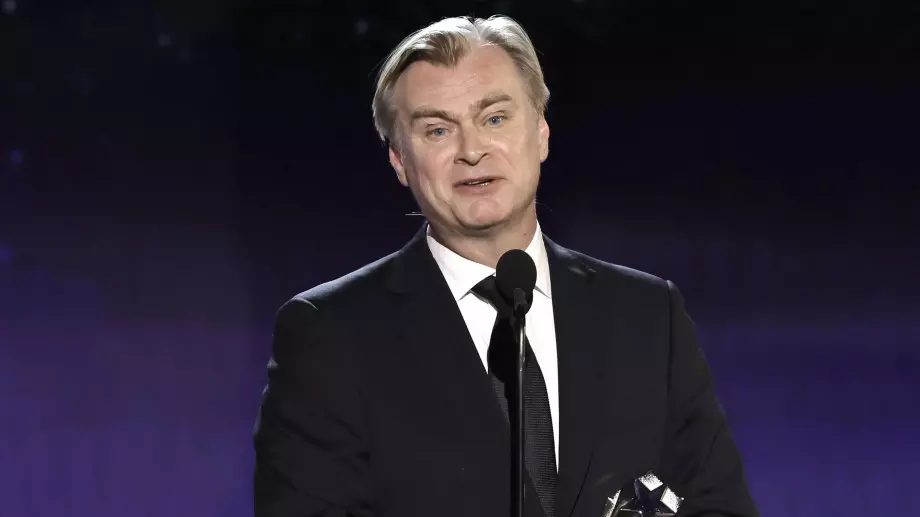 "На партия": Повече от 30 режисьори купиха емблематичен театър (СНИМКА)