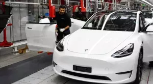Tesla изтегля от пазара 2,2 млн. електромобили заради технически проблеми 