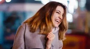 Женски виц за 1 февруари 2024: 3 жени, неуважени от мъжете си за 8-ми март...