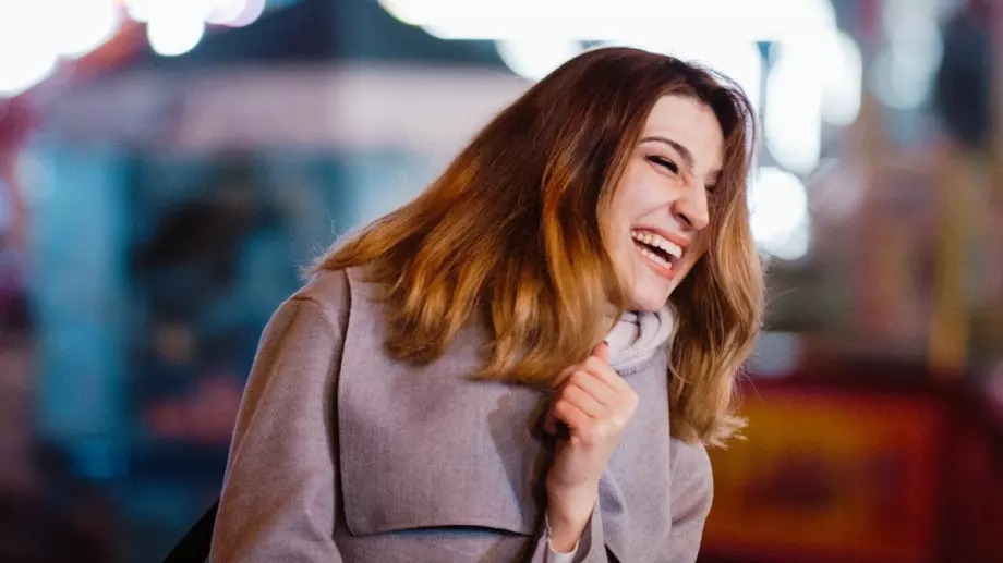 Женски виц за 14 февруари 2024: Отива баба в пощата