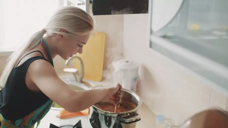 За тънка талия: Никовъглехидратна супа с кайма и сирене