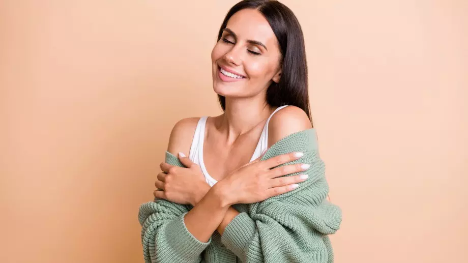 3 готини начина да носите жилетка тази зима (ВИДЕО)