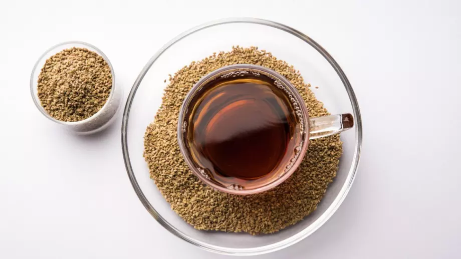 Вода със семена ажгон: Ползи и как се прави