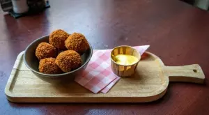 Много вкусни холандки кюфтенца от телешко и картофи