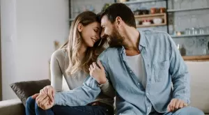 Ако една жена използва тези 6 фрази, партньорът ѝ ще се чувства дълбоко обичан