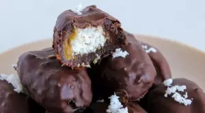 Бърз десерт: Фурми, пълнени с кокос