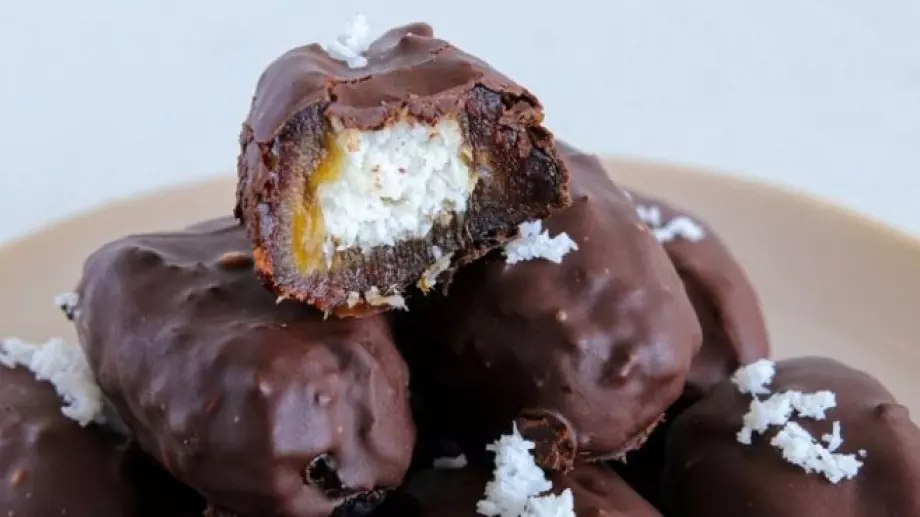 Бърз десерт: Фурми, пълнени с кокос