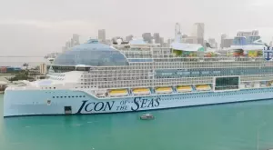 Потегли най-големият круизен кораб в света (ВИДЕО)