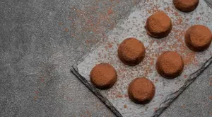 Супер здравословен десерт: Шоколадови медальони с фурми