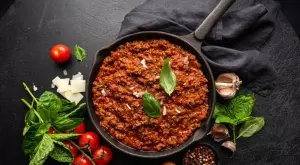 Без брашно: Кето  Калцоне с кайма и моцарела