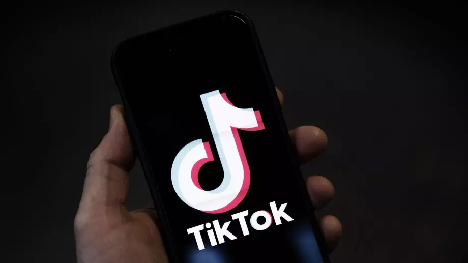 Край на една ера: TikTok остана без музиката на Тейлър Суифт, Ариана Гранде и Дрейк