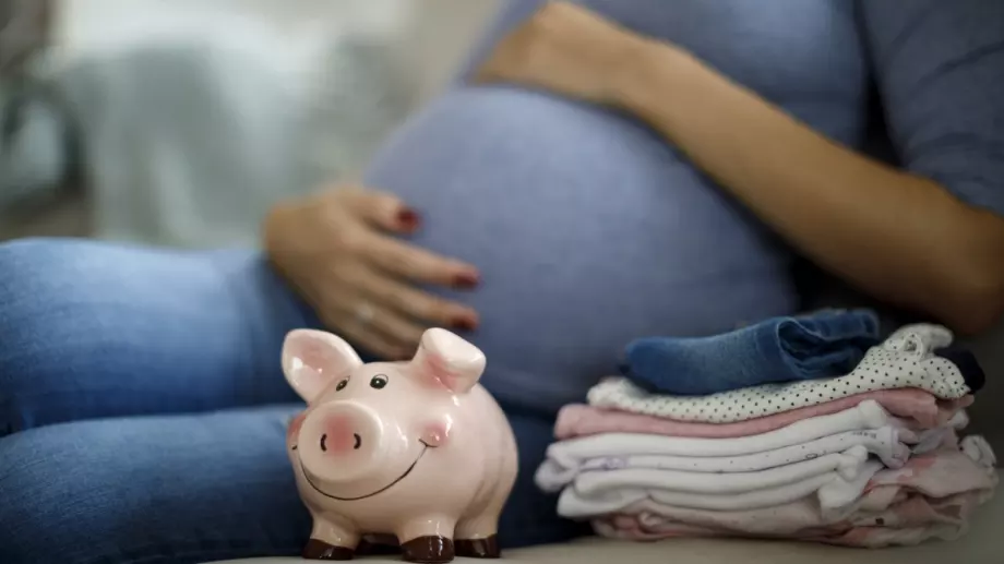 Компания плаща на служителите си по 75 000 долара всеки път, когато имат бебе