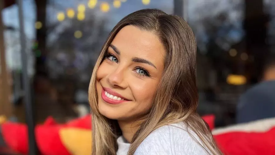 Няма да познаете София Маринкова на тези СНИМКИ