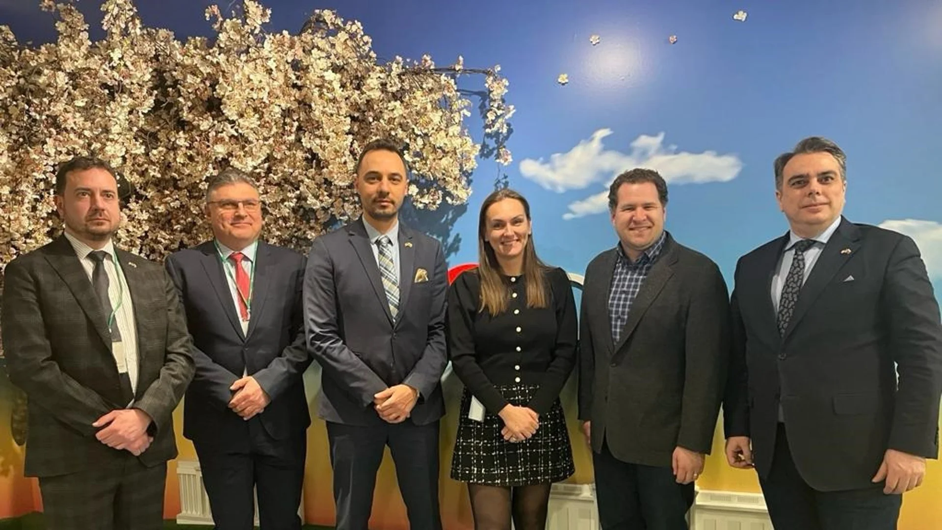 "Спрете руската пропаганда преди евроизборите": Асен Василев на среща с Meta (СНИМКИ)