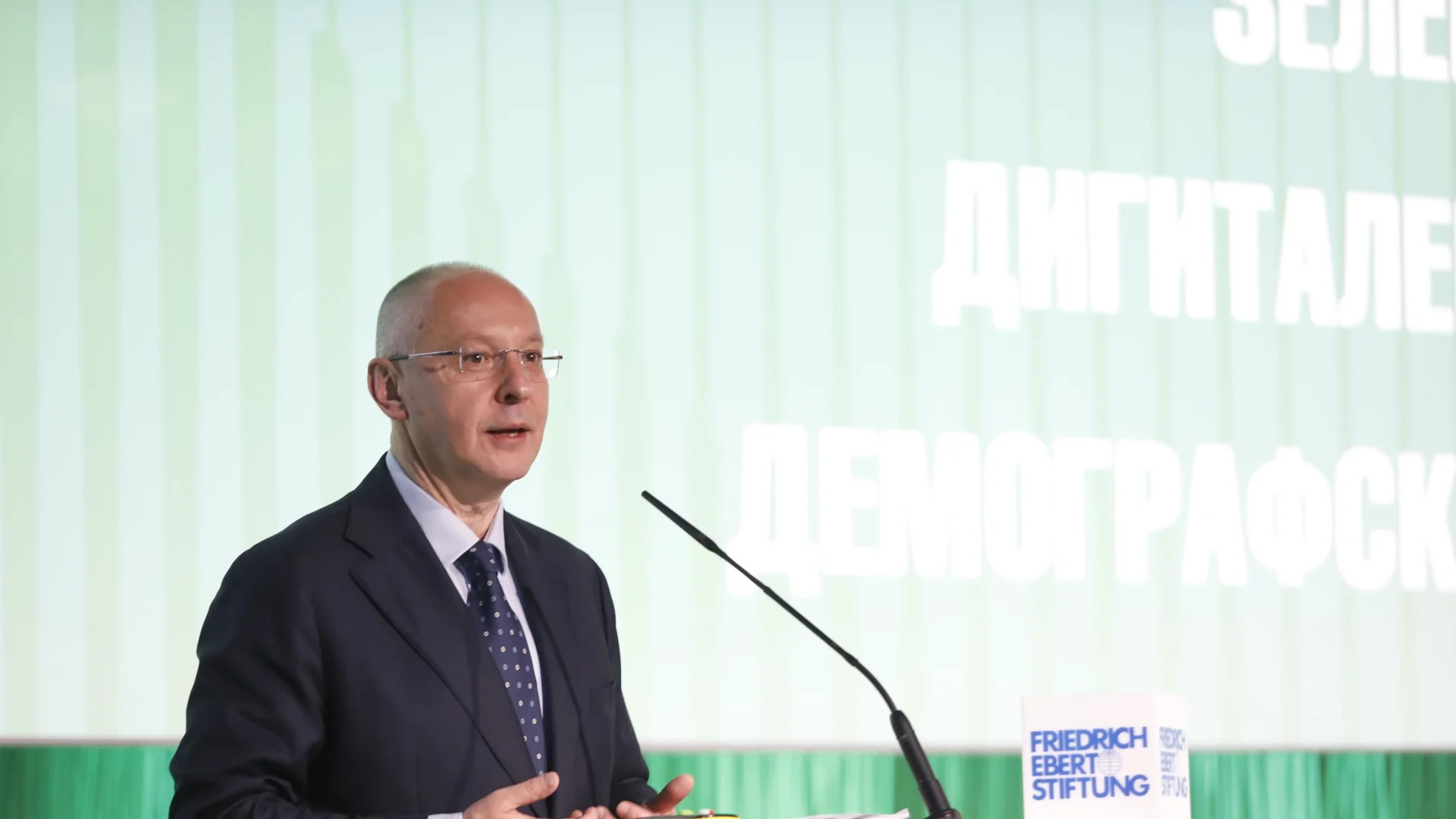 Станишев: Време е да кажем честно какво предстои и да включим младите хора на България в този разговор (СНИМКИ)