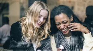 Женски виц за 27 март, 2024 г.: Между две приятелки