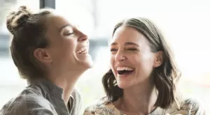 Женски виц за 25 февруари 2024: Жена се прибира с нови обеци