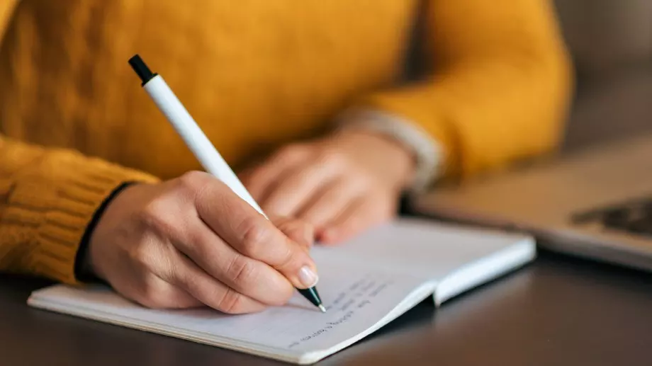 Прахът или прахта - как се пише правилно?