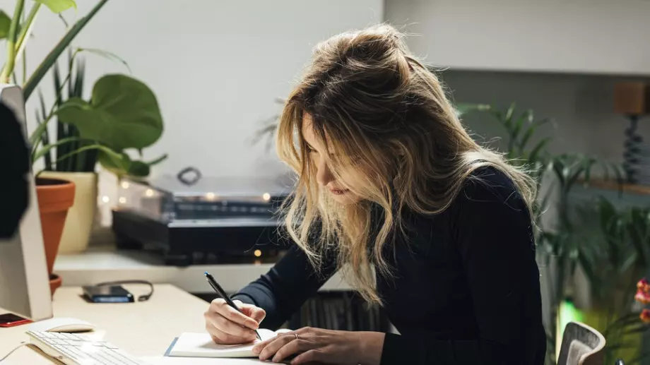 Заинтересован или заинтересуван - как се пише правилно?