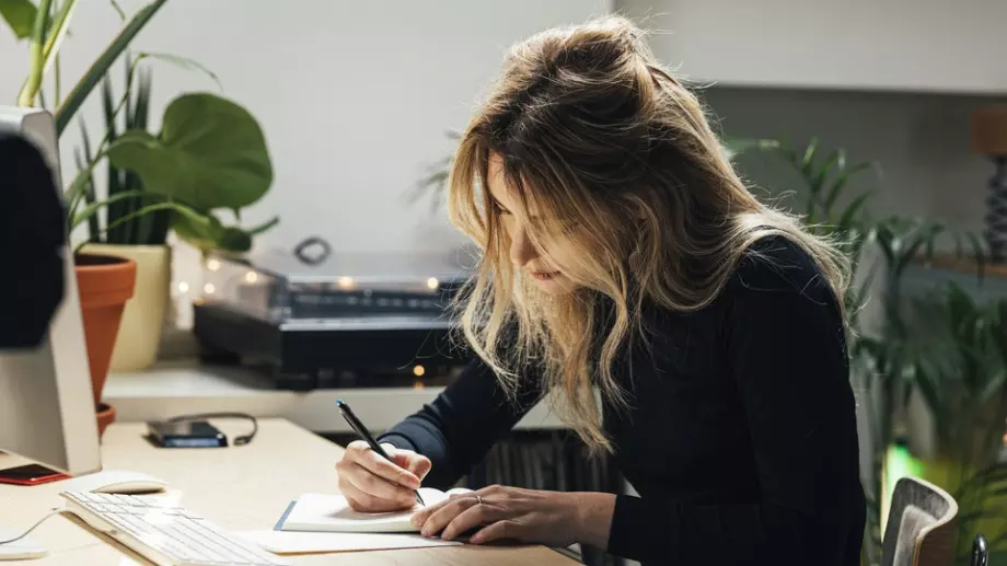 Как се пише правилно: вестник или весник?