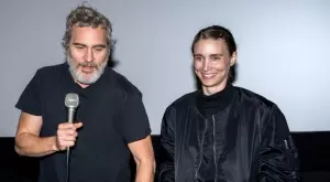 Руни Мара очаква второто си дете от Хоакин Финикс (СНИМКИ)