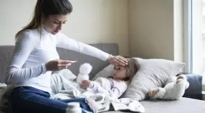 Най-големите грешки, които родителите правят, когато детето има температура
