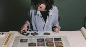 "Потапяне: Тя" - визуално изследване на женствеността