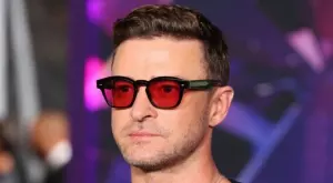 Джъстин Тимбърлейк изневерил с модел на Playboy