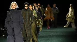 Седмица на модата в Лондон 2024: Бабини плетива, тийнейджърски бунт и вещици (ВИДЕО)