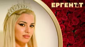 Теа от "Ергенът" лъсна в гола фотосесия (СНИМКИ)