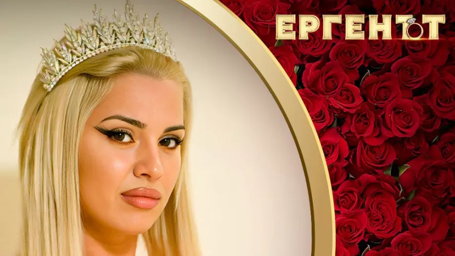 Теа от "Ергенът" лъсна в гола фотосесия (СНИМКИ)