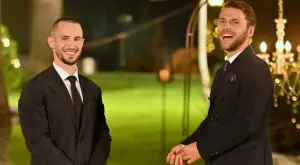 Изненада! Две сестри се борят за сърцето на ергена Алек (СНИМКИ)