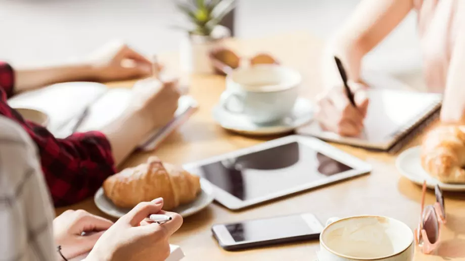 Защо неочакваните почерпки са любими на всички в офиса?