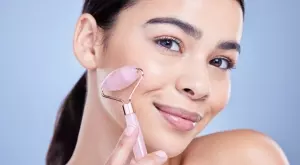 Ето защо редовно да използвате ролер за лице