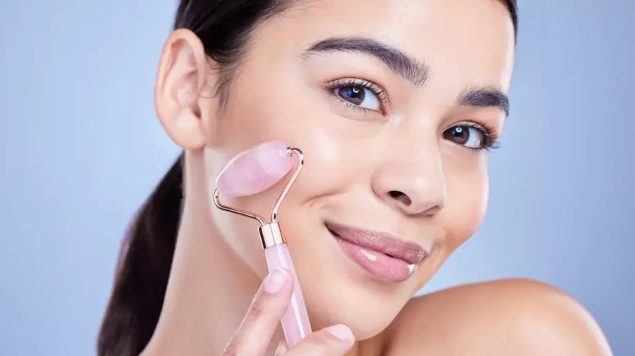 Ето защо редовно да използвате ролер за лице