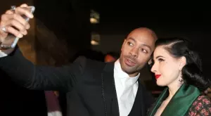 5 грим трика за перфектна кожа от гримьора на Бионсе (ВИДЕО)