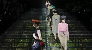 Инстинктивна романтика: Колекцията на Prada, вдъхновена от миналото (ВИДЕО)