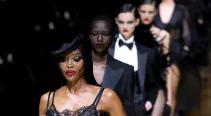 Dolce&Gabbana есен/зима 2024/2025: Воалетки, драма и смокинги (СНИМКИ)